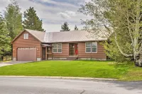 Experience nature at your doorstep! Island Park cabin near Yellowstone 27 min