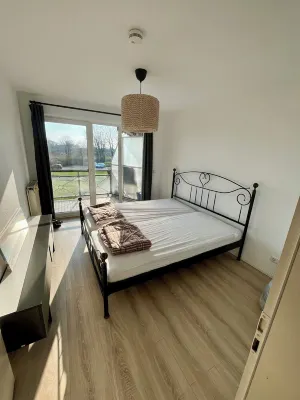 Spektakulärer Elbblick Direkt Aufs Wasser aus der Wohnung Oder von den Balkonen