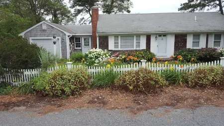 Gorgeous lake beachfront private apartment with canoe, kayaks,  & home  theatre