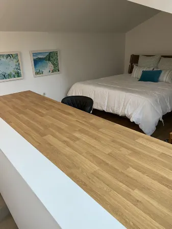 Fall Foliage! Jaw-Dropping Views. Gorgeous 4-Bed by Hiking Trails + the Lake