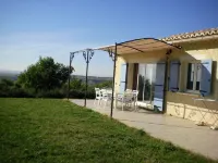 House on the hills of Provence overlooking vineyards ... Hotels in Seguret