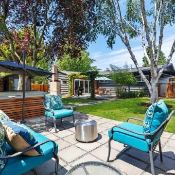 Seattle World Cup and NW Parks 3 Bedrooms w/Hot Tub & Outdoor Living