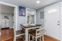 2 BEDROOM APARTMENT IN BRISTOL NEAR PLAINVILLE