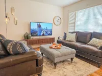 Cozy & Charming 3-bedroom cottage in Springfield - Great Location! Pet friendly!