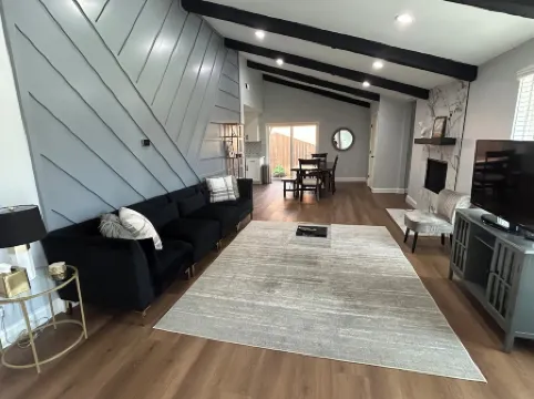 High-end Creek Retreat