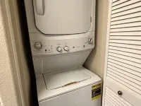 Lush 1 bd Koreatown w/ FREE parking & In-Unit laundry Hotels in Commerce