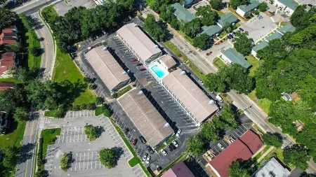 Cozy 1/1 Walking distance to Doak Campbell Stadium and campus Отели рядом с достопримечательностью «FSU Flying High Circus»