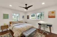 Chez Jasmin: Sunny Home & Hot Tub Minutes to Beach! Hotels near Costco Wholesale