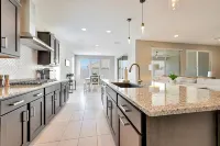 Westgate Gem – 4Br Pool Home Near Shopping & Sports!