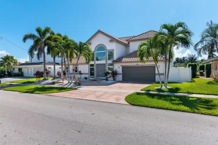 Waterfront Estate Exclusive-Paradise Lighthouse Point Florida Private Pool/Spa