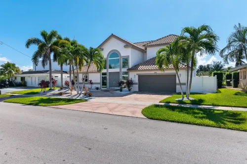 Waterfront Estate Exclusive-Paradise Lighthouse Point Florida Private Pool/Spa Hotels in Lighthouse Point