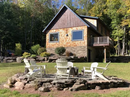 Custom Built Luxury Cabin on 2.5 Acres, 10 Mins to Windham & Hunter Mountains!