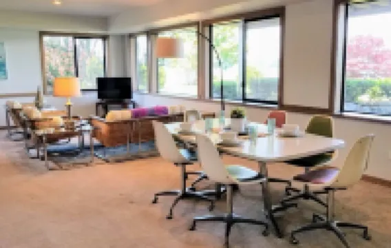 GIG Harbor- Secluded Apartment with Million Dollar View.  10-Minute Walk to Town