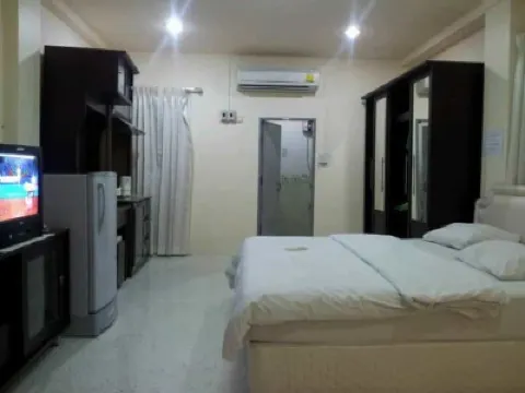 Plaitawan Apartment (Room on Request) Hotels near Wat Sala Daeng