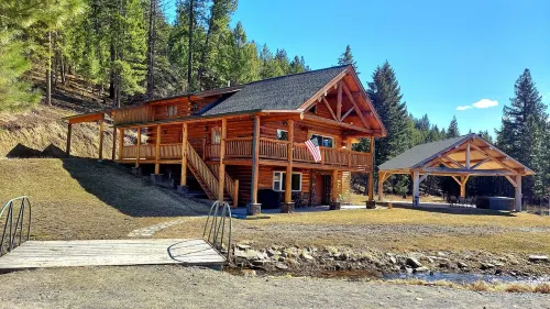 Legacy Lodge - Log Home Retreat - 5 bed 2 bath with stunning mountain views !!
