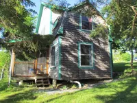 Driftwood Cottage; cozy oceanfront, 2 Kayaks, Wood Stove, Porch, Sunsets.