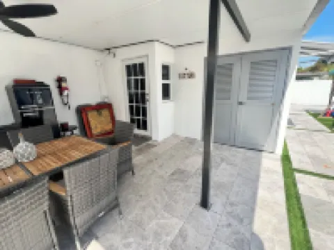 Poolside Retreat Haven close to MIA Airport