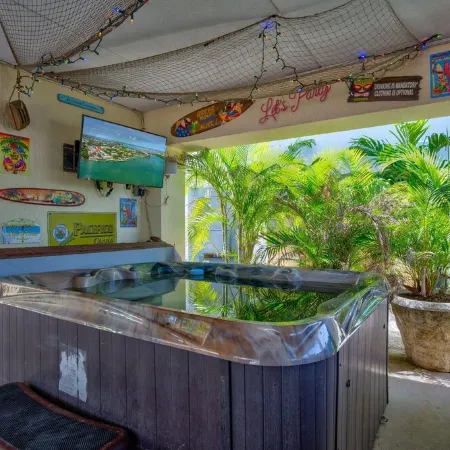 Book Any Day of the Week! Elevator~Tiki Bar~Boat Slip! Moon Deck/Pool~Gulf Front