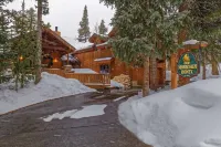 Steps from Four O Clock Run, Spacious and Charming  Ski-In/Ski-Out Retreat