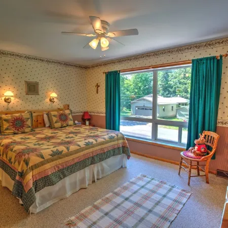 Cozy, Quiet Old Forge Getaway, just Minutes from The Fulton Chain Lakes Отели в г. Уэбб