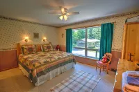 Cozy, Quiet Old Forge Getaway, just Minutes from The Fulton Chain Lakes