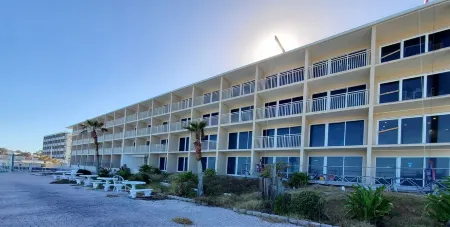 Off Duty Mermaid Studio @ Daytona Beach with Ocean View Отели рядом с достопримечательностью «Университет Бетун-Кукман»