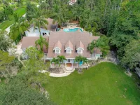 Key West Style Luxury Home with resort style heated pool and infinity line spa Hotels in der Nähe von Florida Panther National Wildlife Refuge