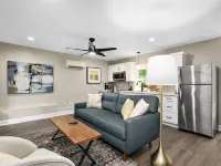 2 Bedroom Pet Friendly Apt w/ full kitchen; Private fenced Backyard; Great Wifi