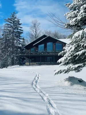Escape to Adk Camp Cardinal: Your Adirondack Luxury Retreat Awaits! Hotels in St. Armand