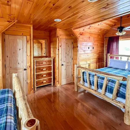 Huge Mountain Estate,Blue Ridge View, Sleeps 18, Hot Tub, Deck, & Game Room