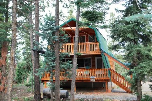 Sleeps 13- 3 Full Bathrooms - Family memories around the FIRE PIT! Hotels in Duck Creek Village