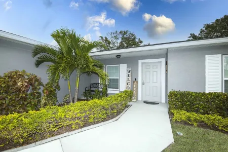 Family Fun & Professional Retreat Awaits in Beautiful Port St Lucie, FL!