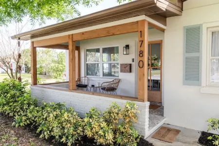 DOWNTOWN Vero Beach! 3mi to beach, 2.9 to JRTC, 2.7 to CLEVELAND CLINIC