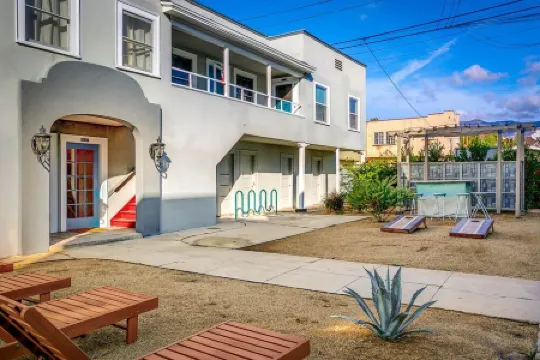 LONG TERM - EXTENDED STAY - ONE Block to City Center.   LUX Retro.  Free Parking