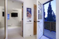 Deluxe private townhome minutes walk to Aspen Mountain skiing and downtown!