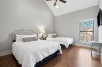 Sleeps 22! First Class home with 2 master suites on Lake Sam Rayburn!