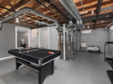 20Mins from Beach, 10Guests/Wifi/1.2 Baths/Ping Pong/Pool Table/Treadmill Hotels in Gary