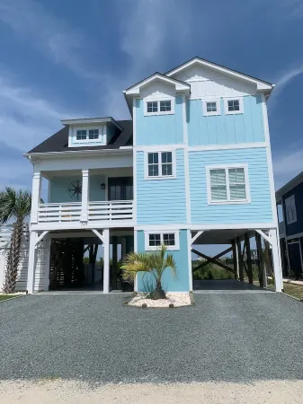 Heated Pool Included Through November!!! Close to Beach! Amazing Marsh View!