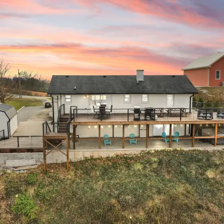 Lake Cumberland Luxury #2! Amazing Lake views, hot tub, fire pit!