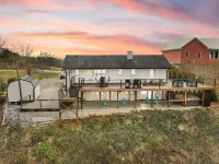 Lake Cumberland Luxury #2! Amazing Lake views, hot tub, fire pit!