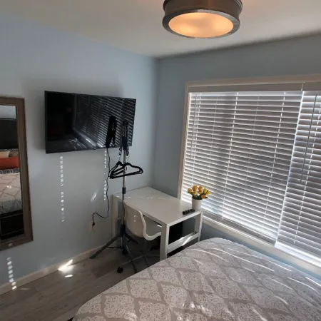 Elegant charming unit close to everything