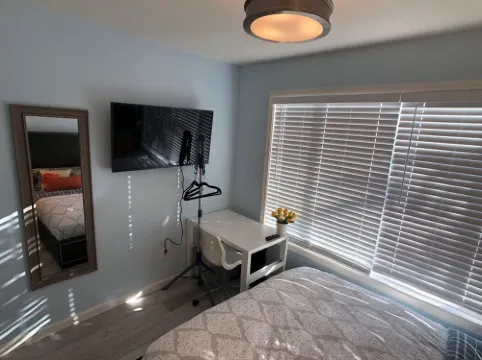 Elegant charming unit close to everything