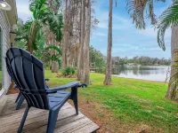 Lakefront Studio - Cozy - Stunning Views Hotels in Lutz