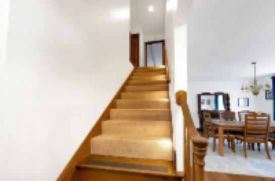 Superb British Colonial holiday home, greenhouse, outdoor deck, tropical garden