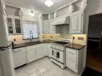 Modern Tree-Street Retreat/Walkable Location