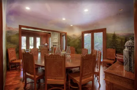 STONEHILL LODGE, SWIM, HIKE, SKI, LUXURY