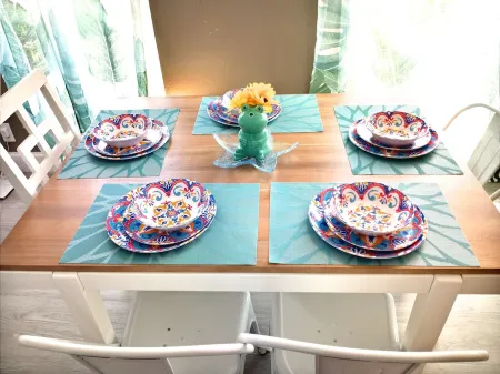 SEA LA VIE BEACH HOME ON 500 BLOCK-1/2 A MILE FROM OCEAN,SLEEPS 6, Fenced yard