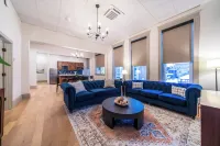 The Conservatory Suite - Huge, Luxury 3-Bedroom Apartment in Downtown Sedalia