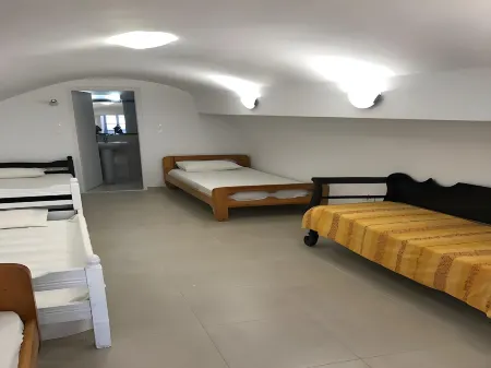 Marcos Rooms
