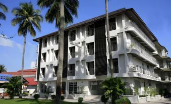 First Residence Hotel